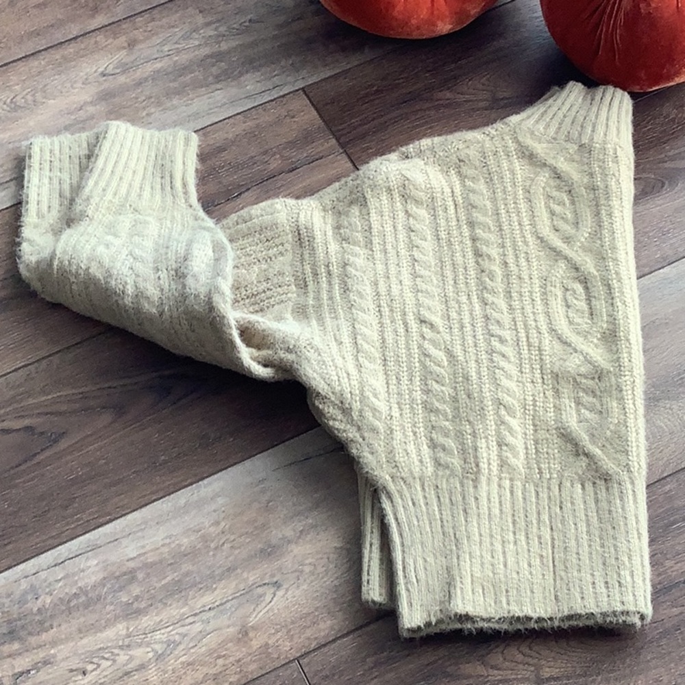 Beautiful Sweater by Fashion Nova 💛💛 - Picture 6 of 6